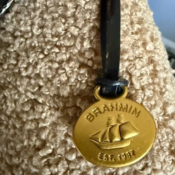 Elegant Brahmin 100% Leather Black and Gold Croc-Embossed Women's Bag - Picture 11 of 12